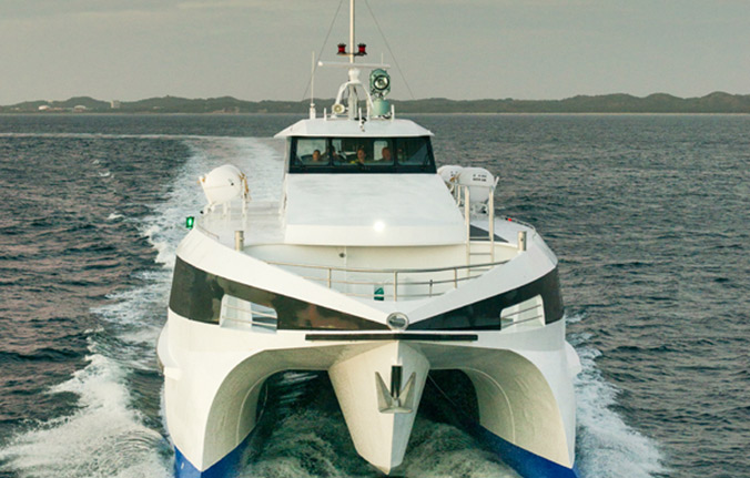 wave piercing hull catamaran